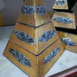 Pirámide Joyero 25cm